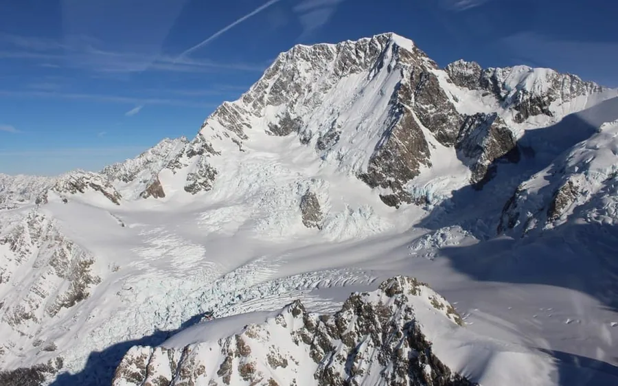 Discover Mt Cook: Scenic Flight with Glacier/Snow Landing